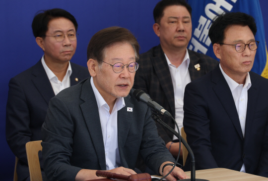 더불어민주당 이재명 대표가 8일 국회 천막농성장에서 열린 최고위원회의에서 발언을 하고 있다. 2023.9.8 연합뉴스